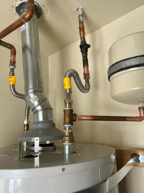 Water heater installation and plumbing repair in Highland Manor